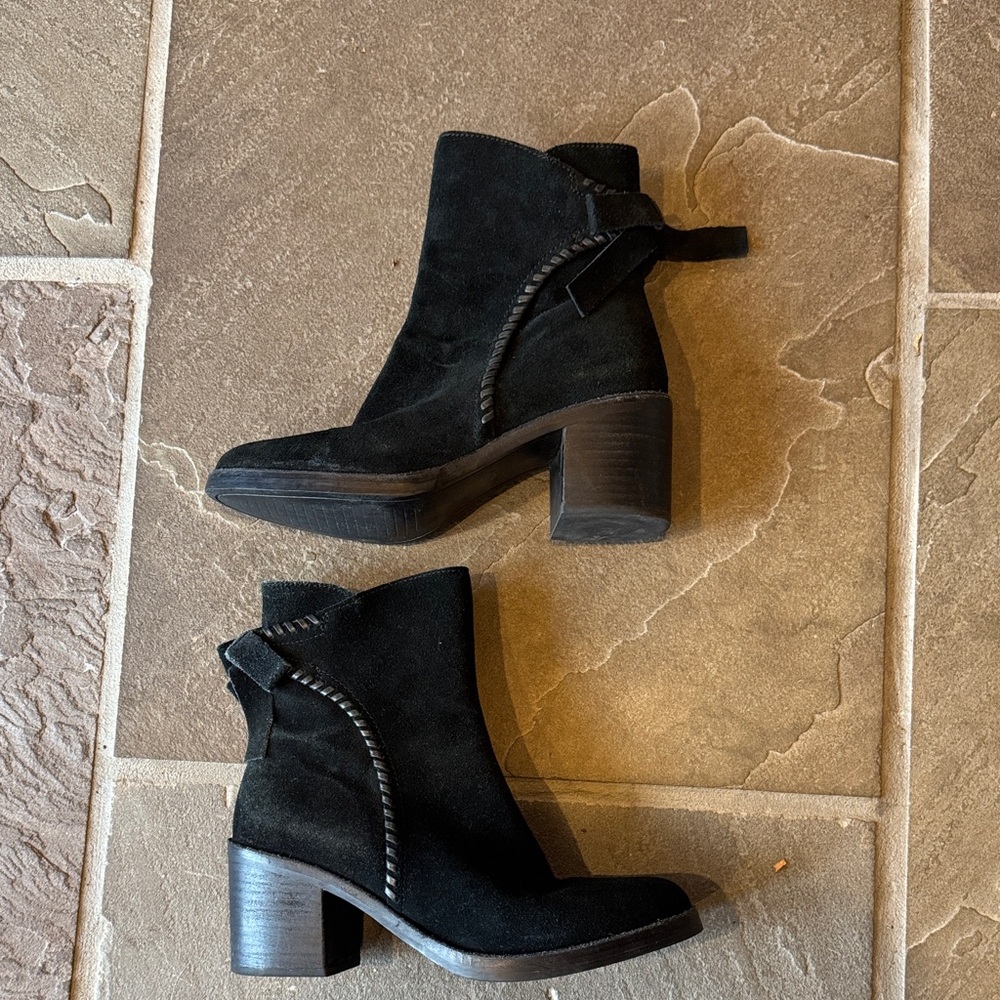 Black Suede Ugg size 9 Ankle boots with gold zippers